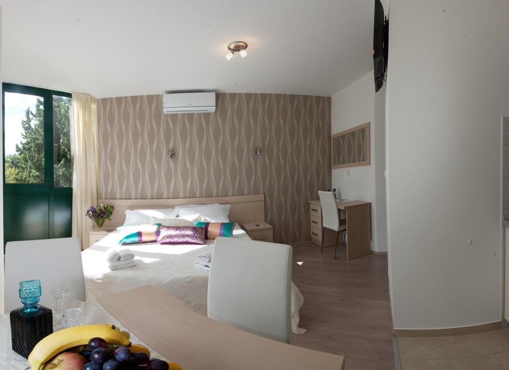 Cro Jet Set Apartments Спліт Екстер'єр фото